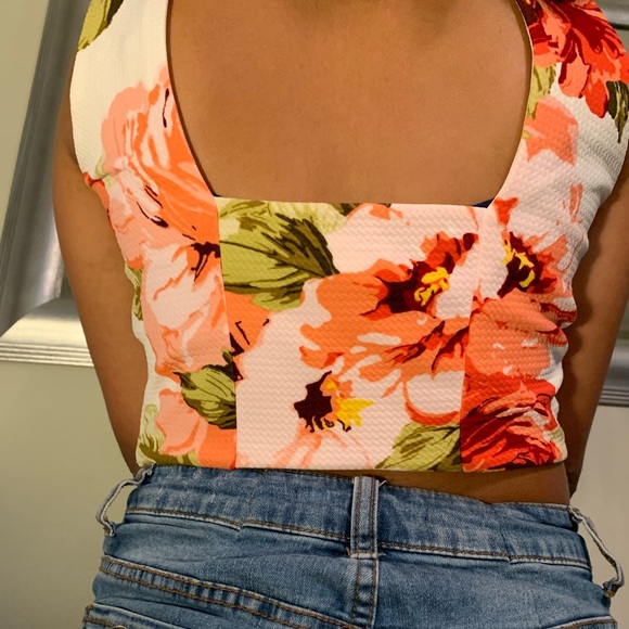 Floral turtleneck croptop - Picture 2 of 2